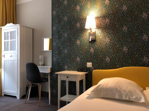 Hotel Ajoncs d'Orにあるベッド