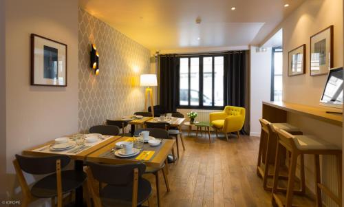 Posezení v ubytování Hotel Mirabeau Eiffel