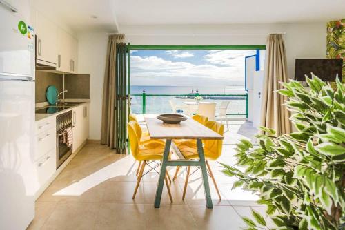 SEA BREEZE Ocean View Apartment