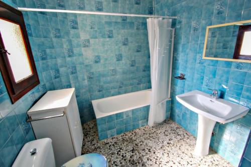 Koupelna v ubytování Tosal Julia - sea view villa with private pool in Calpe