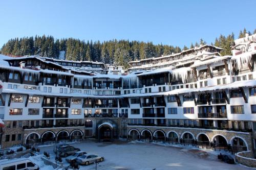 
Grand Monastery Violet Apartment With One Bedroom And A Terrace during the winter
