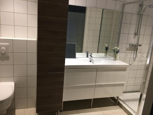 Ett badrum på La Suite Alain