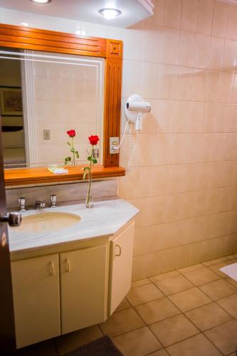 Bilik mandi di Hotel Marques