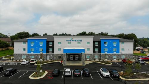 an aerial view of a hotel with cars parked in a parking lot at Home Inn and Suites Olive Branch in Olive Branch