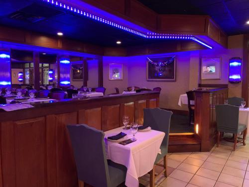 Εστιατόριο ή άλλο μέρος για φαγητό στο Days Inn & Conf Center by Wyndham Southern Pines Pinehurst