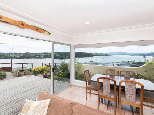 Gallery image of Captain's Quarters - Opua Holiday Home in Opua
