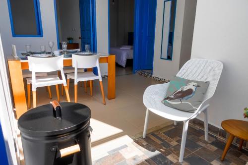 a dining room with a table and chairs and a bird on a chair at Hotel Azulado Jericó in Jericó