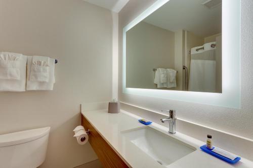 Баня в Holiday Inn Express - Cincinnati North - Monroe, an IHG Hotel