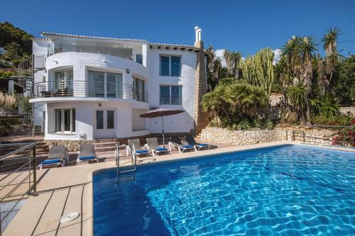 Villa Suria by Aguilarent