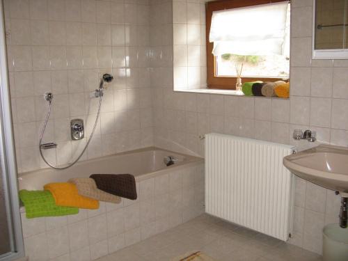 Ванна кімната в Ferienwohnung Wohlfarter