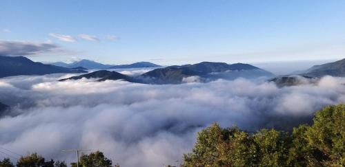 a view of a valley of clouds in the mountains at Victoria Peak Garden Suburb in Renai