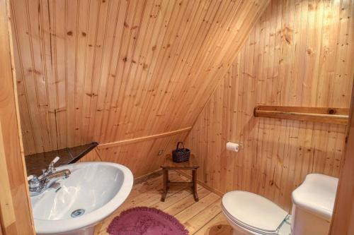 Gallery image of Chalet Vert le lac in Chertsey
