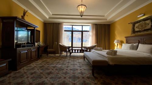En eller flere senge i et værelse på Samal Resort & SPA