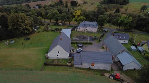 an aerial view of a large white house with a barn at Agroturystyka u Świątków in Stara Kamienica