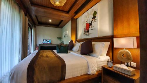 Кровать или кровати в номере Puri Raya Villa
