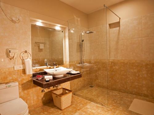 Ett badrum på Resort De Coracao - Corbett , Uttarakhand
