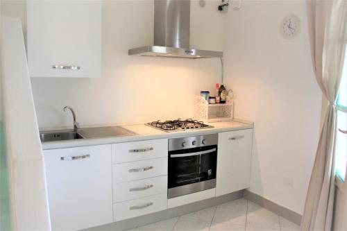 a small kitchen with a stove and a sink at Villa Ginestra sulla spiaggia di Stromboli in Stromboli