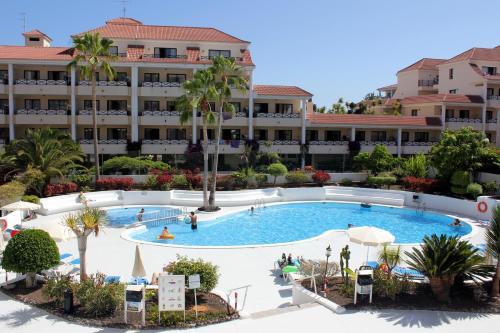 a view of the pool at the resort at Hotel-Apartamentos Andorra in Playa de las Americas