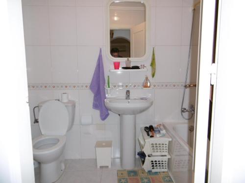 a white bathroom with a toilet and a sink at Al Andalus 2 in Orihuela