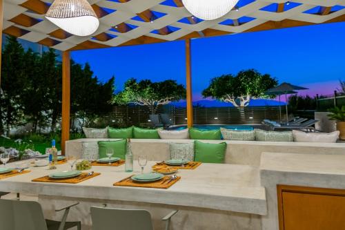 Φωτογραφία από το άλμπουμ του Estella Villa with Pool, Children Area, BBQ & Magnificent Views! στο Αστέρι