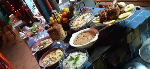 Makanan di atau berdekatan rumah tamu ini