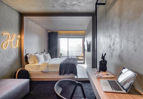 Postel nebo postele na pokoji v ubytování ONOMA Hotel