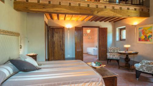 Postel nebo postele na pokoji v ubytování CASALE LA SPLENDIDA 10, Emma Villas