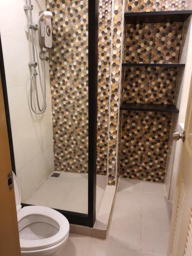 A bathroom at หอพัก เดอะพีค THE PEAK KLONG 6