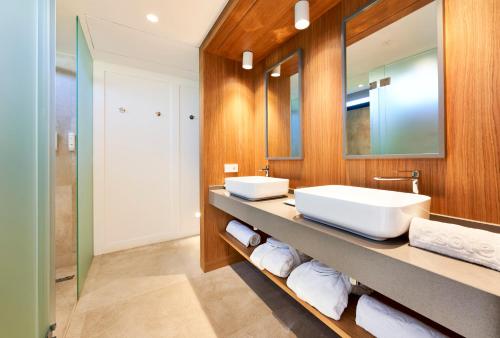 A bathroom at Insotel Punta Prima Prestige Suites & Spa