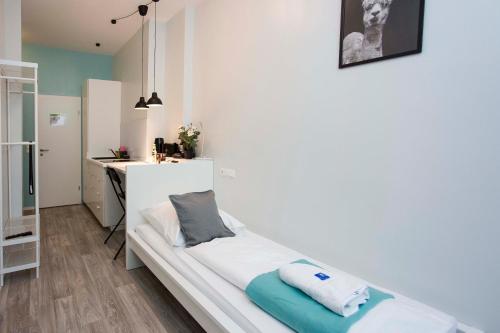 Ένα ή περισσότερα κρεβάτια σε δωμάτιο στο Studio Apartments nahe Messe