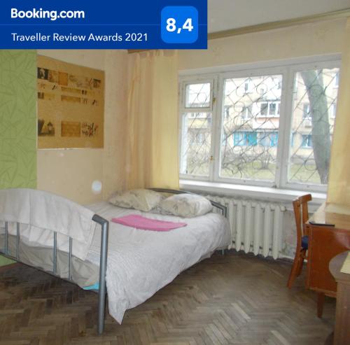 een slaapkamer met een bed en een raam bij Peace avenue in Kiev