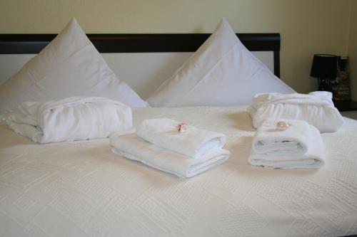a pile of towels sitting on top of a bed at Harz-Chill Wernigerode in Wernigerode