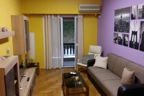 Colourful Apartment in AthensCity 1min from Subway
