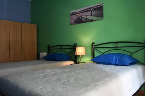 Colourful Apartment in AthensCity 1min from Subway
