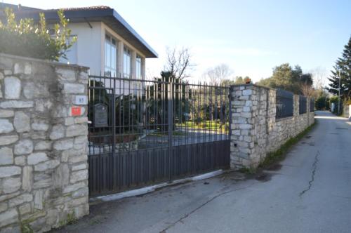 an iron fence with a gate in front of a house at B&B Tra Mare e Marmo in Marina di Carrara