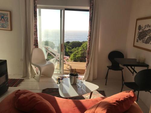 a living room with a couch and a large window at Tunquen Magico in Tunquen