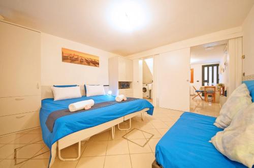 a bedroom with two beds with blue sheets at DolceVita Apartments N. 481 Biennale in Venice