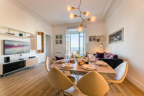 CORAL KEYWEEK Apt in city center closed to the beach private garage