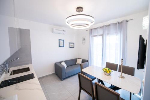 Televízia a/alebo spoločenská miestnosť v ubytovaní Bella Apartments Zaton