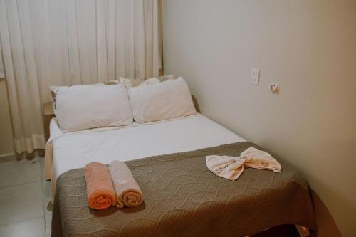 Cama ou camas em um quarto em Qavi - Apartamento no Centro de Pipa #SolarÁgua141