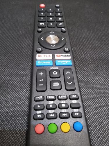 a remote control sitting on top of a table at Apartamentos La Rosa - Calamocha in Calamocha