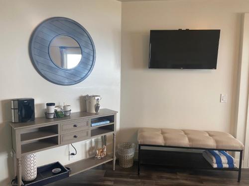 a living room with a couch and a mirror at Casa Tropicana in San Clemente