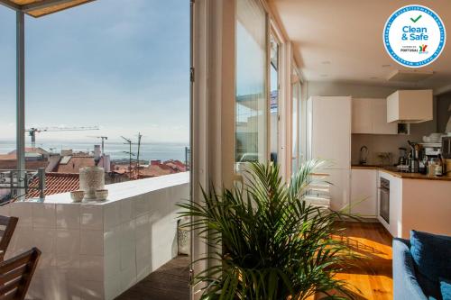 Amazing Rooftop Terrace With River And Historic City View 4 Bedrooms 4 bathrooms AC 19th Century Building Chiado