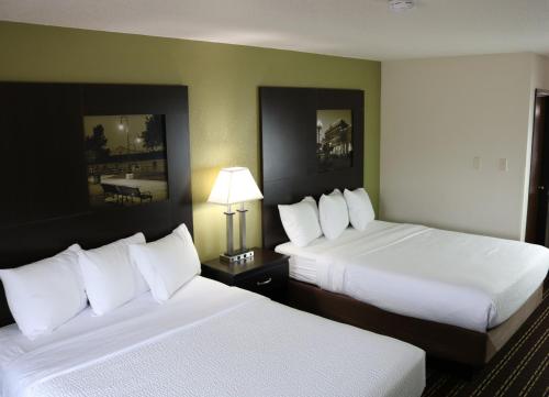 Super 8 by Wyndham La Crosseにあるベッド