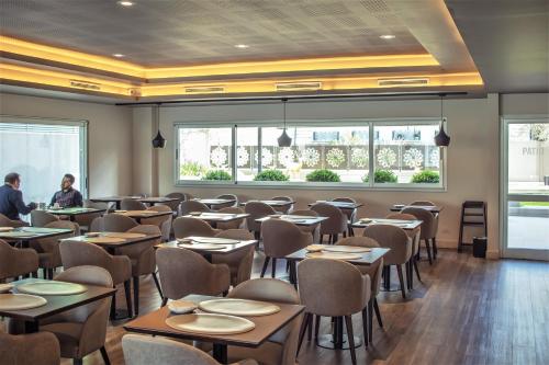 En restaurant eller et andet spisested på GrandView Hotel Buenos Aires