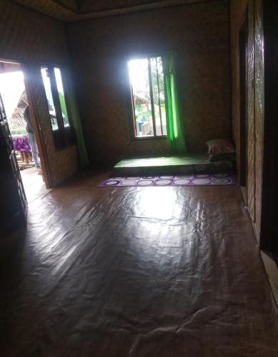 an empty room with a room with green lights at De Salak Homestay in Bogor