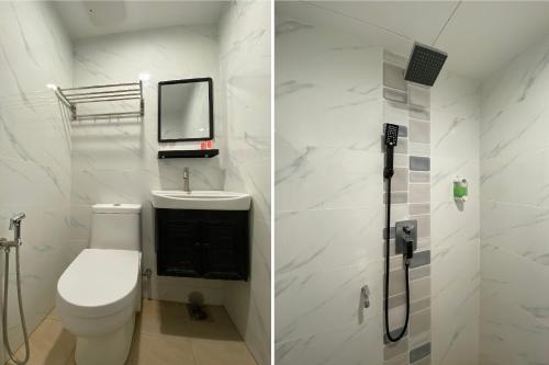 A bathroom at Super OYO 90039 Coop Hotel Kangar