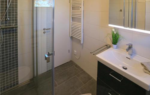a bathroom with a glass shower and a sink at Beautiful Apartment In Rechlin With House Sea View in Rechlin