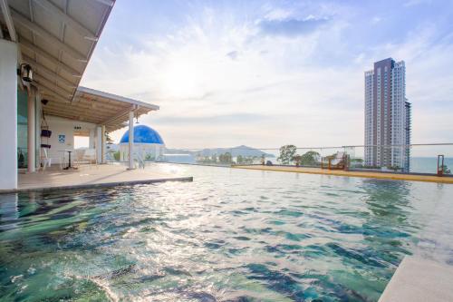 Kolam renang di atau di dekat Costa Beach Residence & Jacuzzi