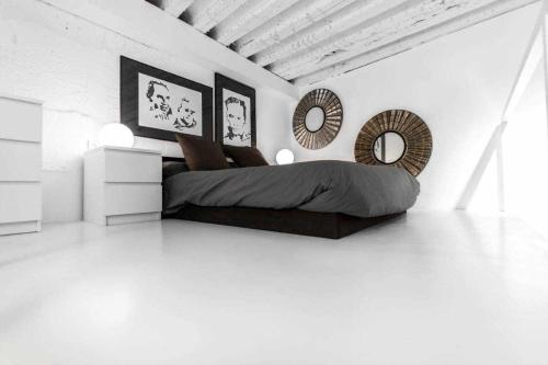 Postel nebo postele na pokoji v ubytování Belén Modern & luxury space near Plaza Mayor